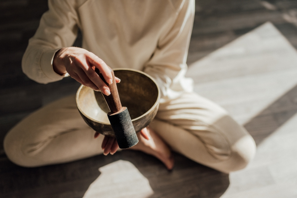 Sound healing session in Dubai with crystal singing bowls
