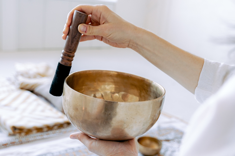 Sound healing with crystal singing bowls in Dubai